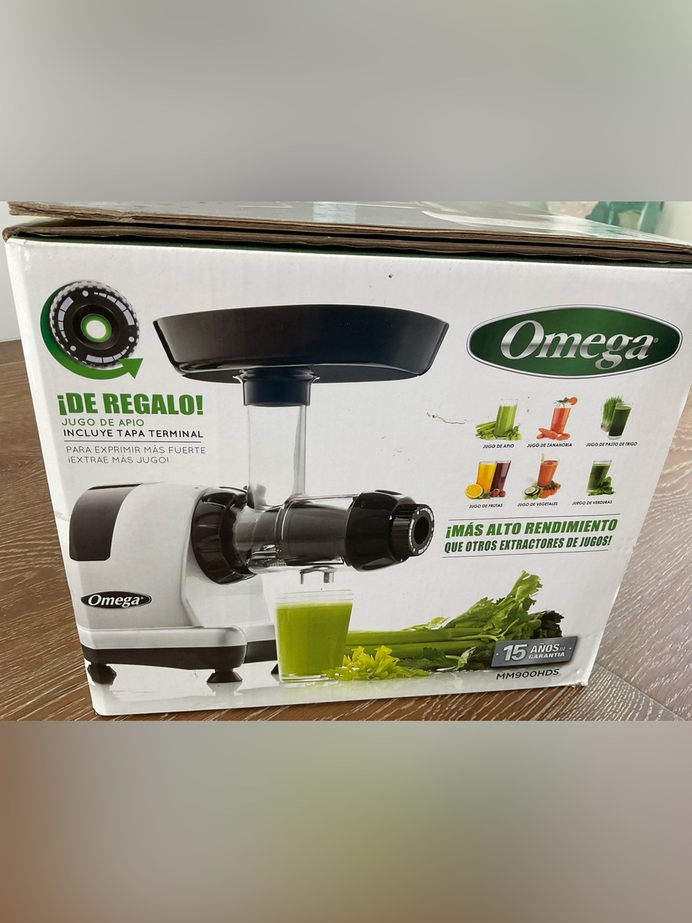 Omega Silver and Black Cold Pressed Juicer-Silver/Black model mm900hds
